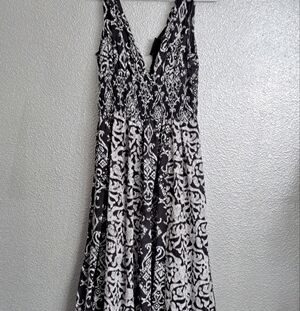 Jane Ashley Printed V-Neck Maxi Dress   Size M